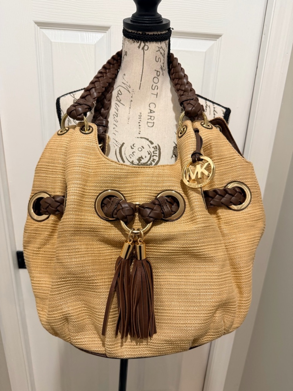 Michael Kors Santorini Straw Hobo Bag Braided Handle Tassel Charm - Picture 5 of 13